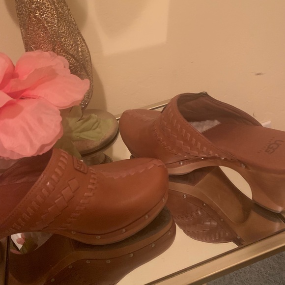 Brown UGG Clog Hot for Fall! - Picture 4 of 4